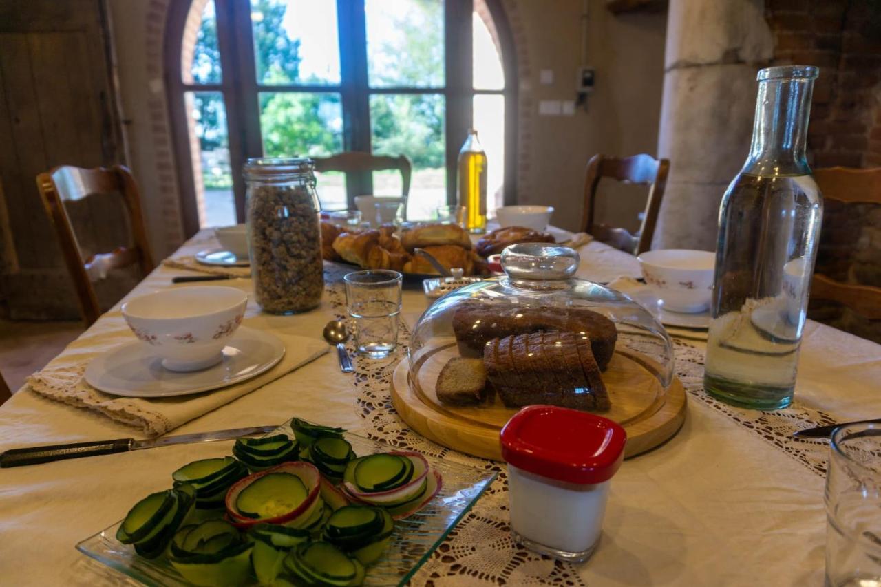 Chambres Et Table D'Hotes - Les Jardins De La Longagne Saussenac Bagian luar foto